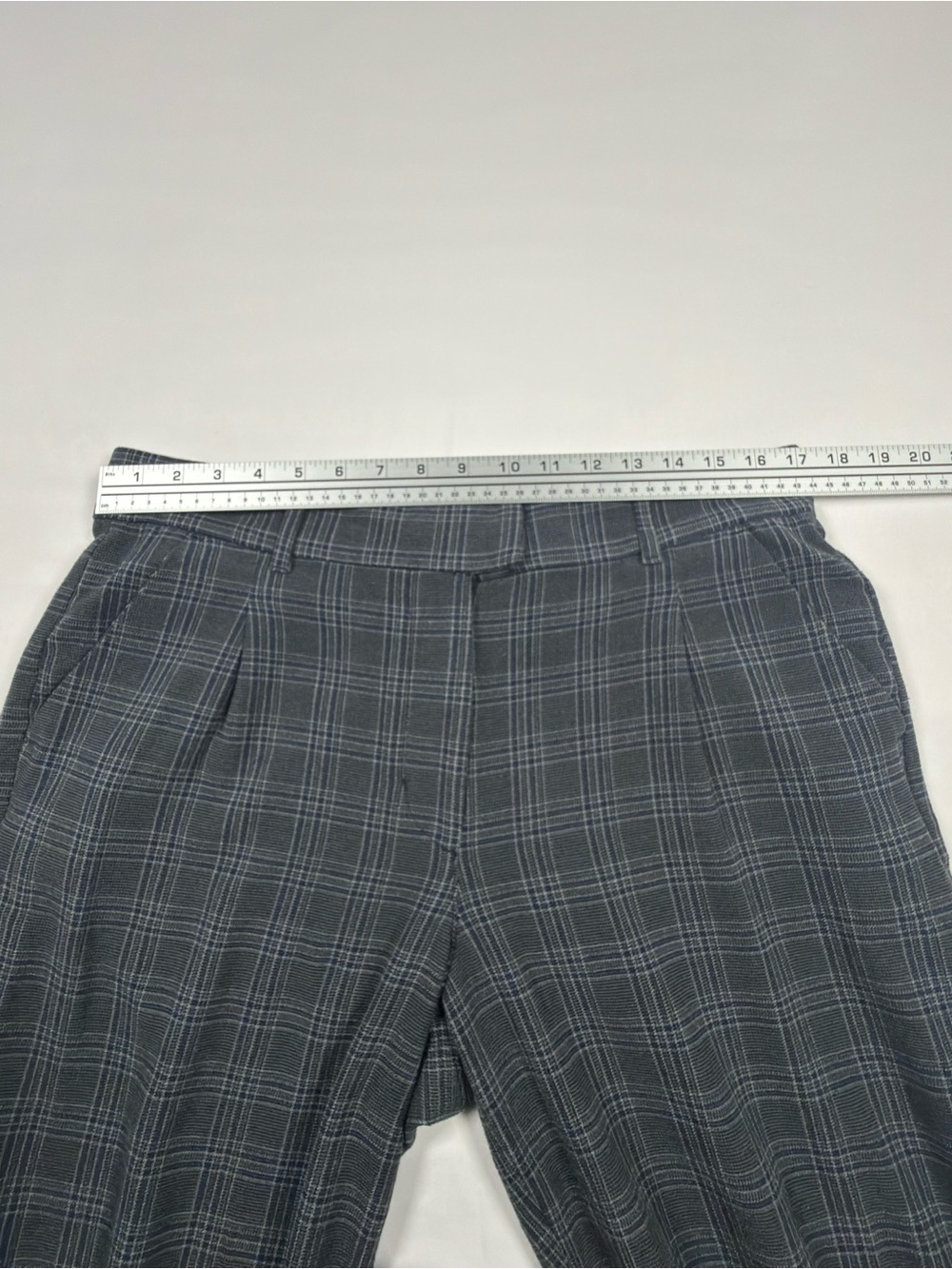 American Eagle Outfitters Grey Plaid Wide-Leg Pants - Picture 9 of 9